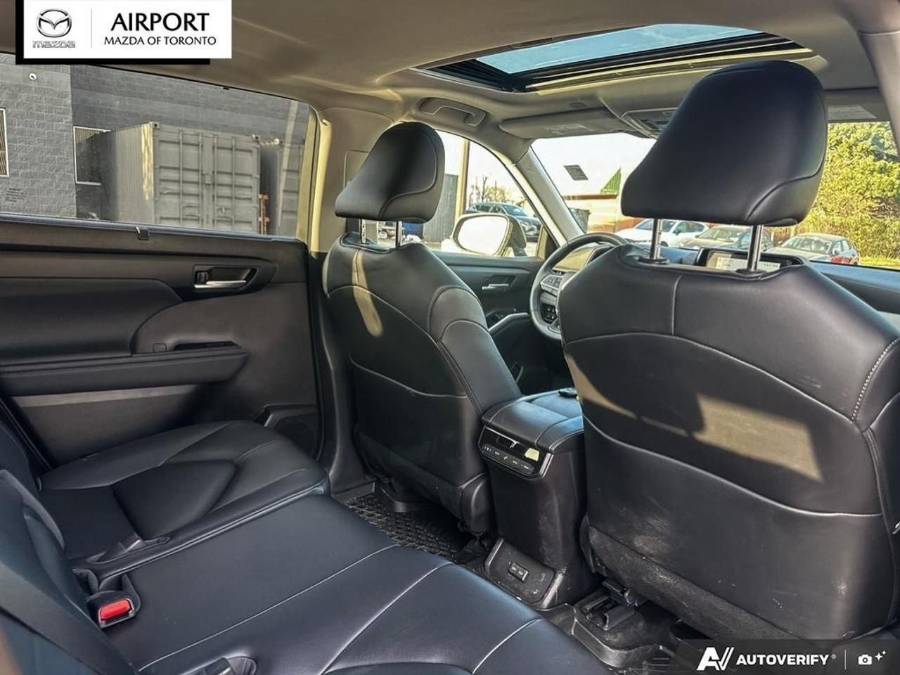 2023 Toyota Highlander XLE 1Owner Low KM No accident  Finance Discount $1 Photo