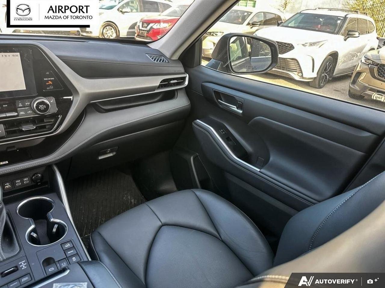 2023 Toyota Highlander XLE 1Owner Low KM No accident  Finance Discount $1 Photo