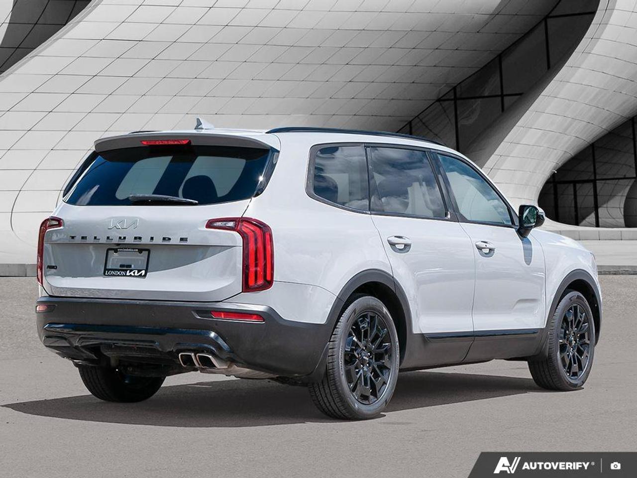 2022 Kia Telluride SX   AWD   Apple CarPlay   Heated & Cooled Seats Photo