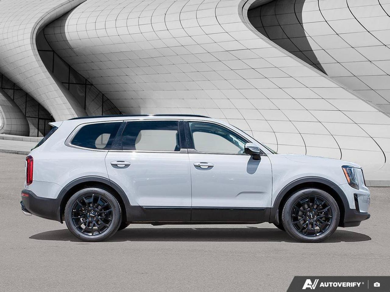 2022 Kia Telluride SX   AWD   Apple CarPlay   Heated & Cooled Seats Photo