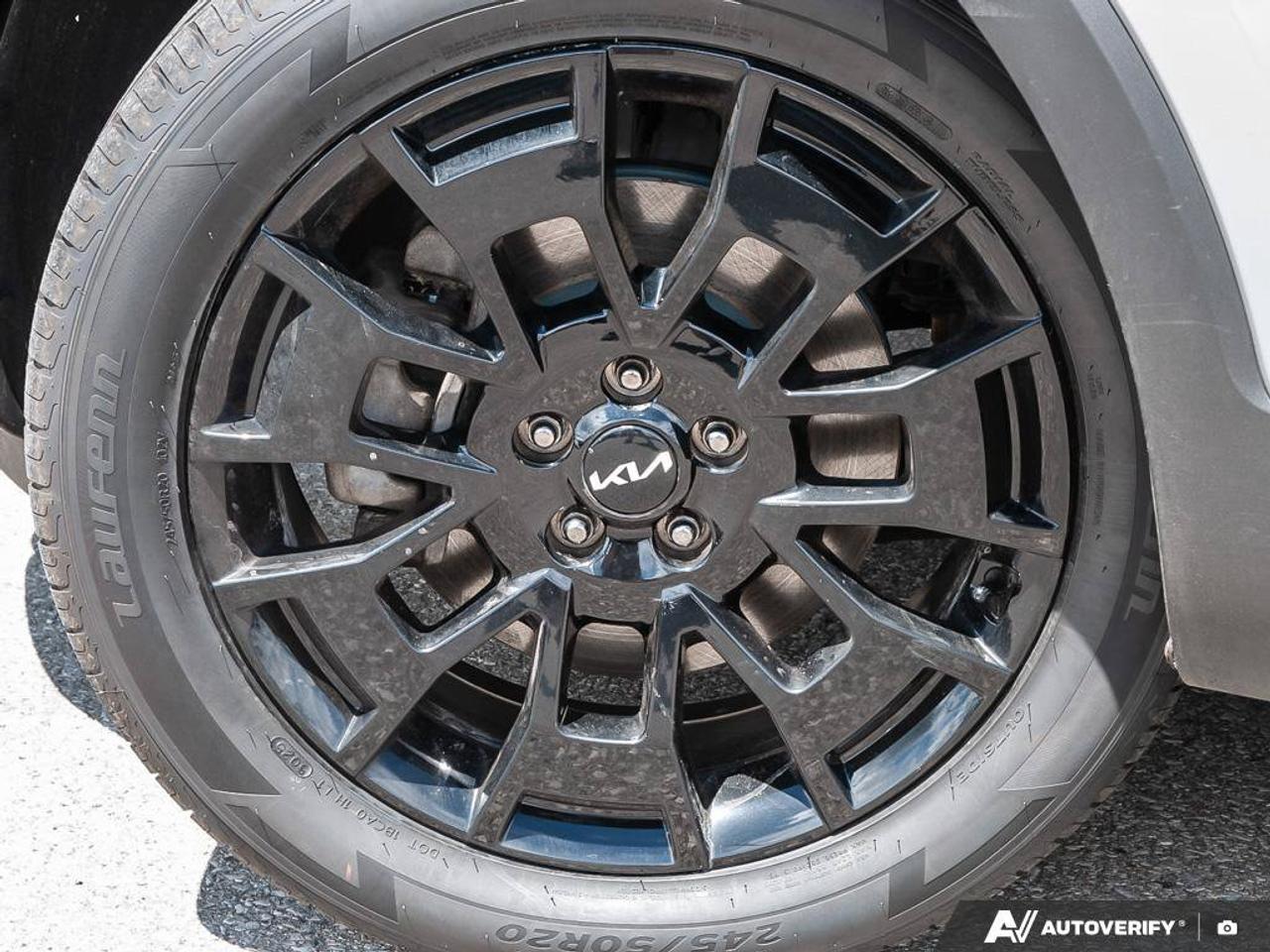 2022 Kia Telluride SX   AWD   Apple CarPlay   Heated & Cooled Seats Photo