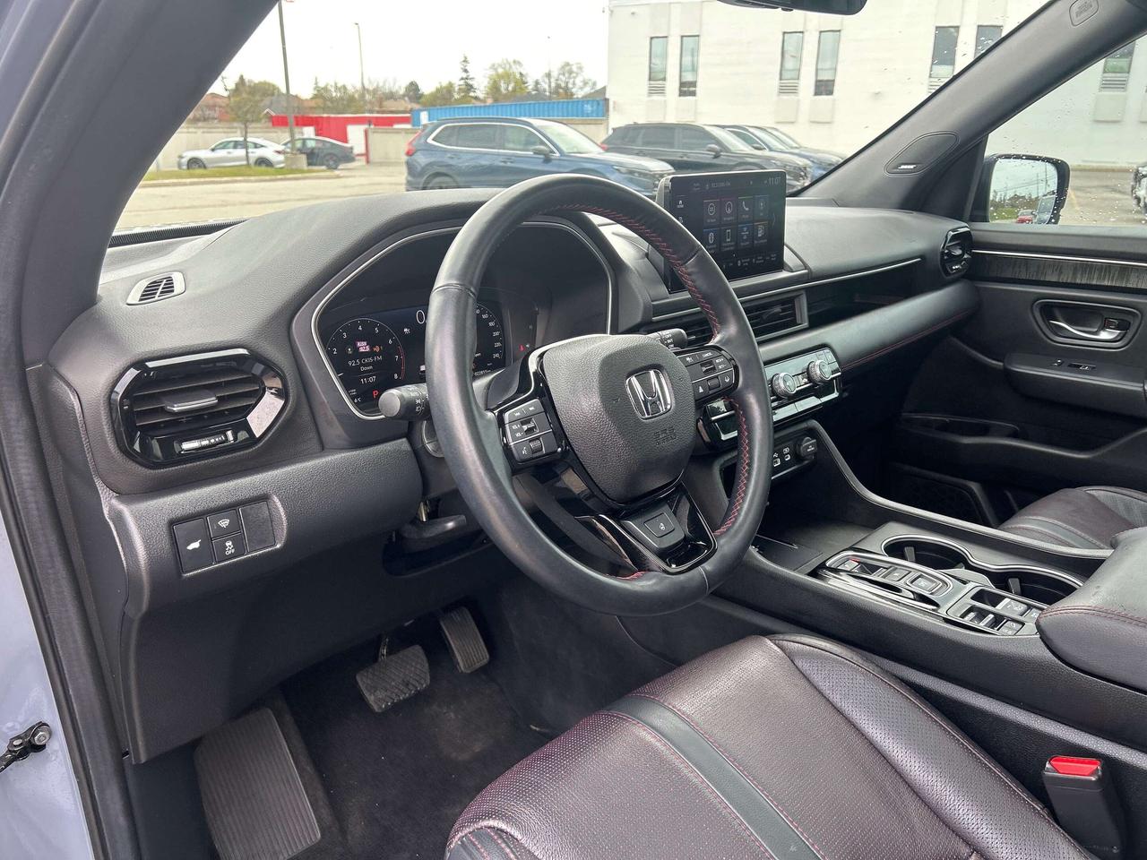 2025 Honda Pilot Black Edition Navigation Sunroof Cool/heated seats Photo