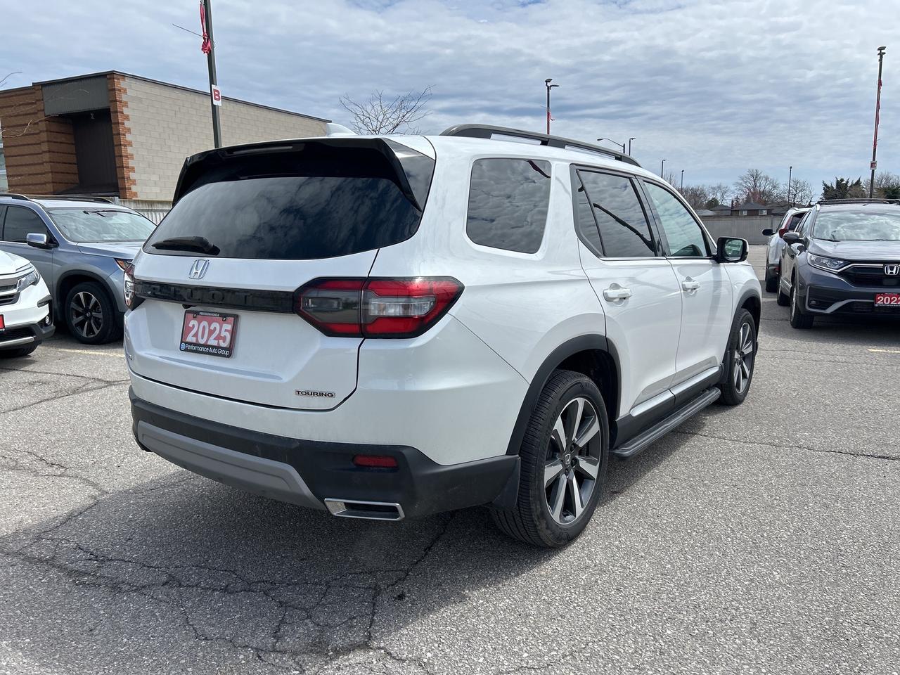 2025 Honda Pilot Touring Photo