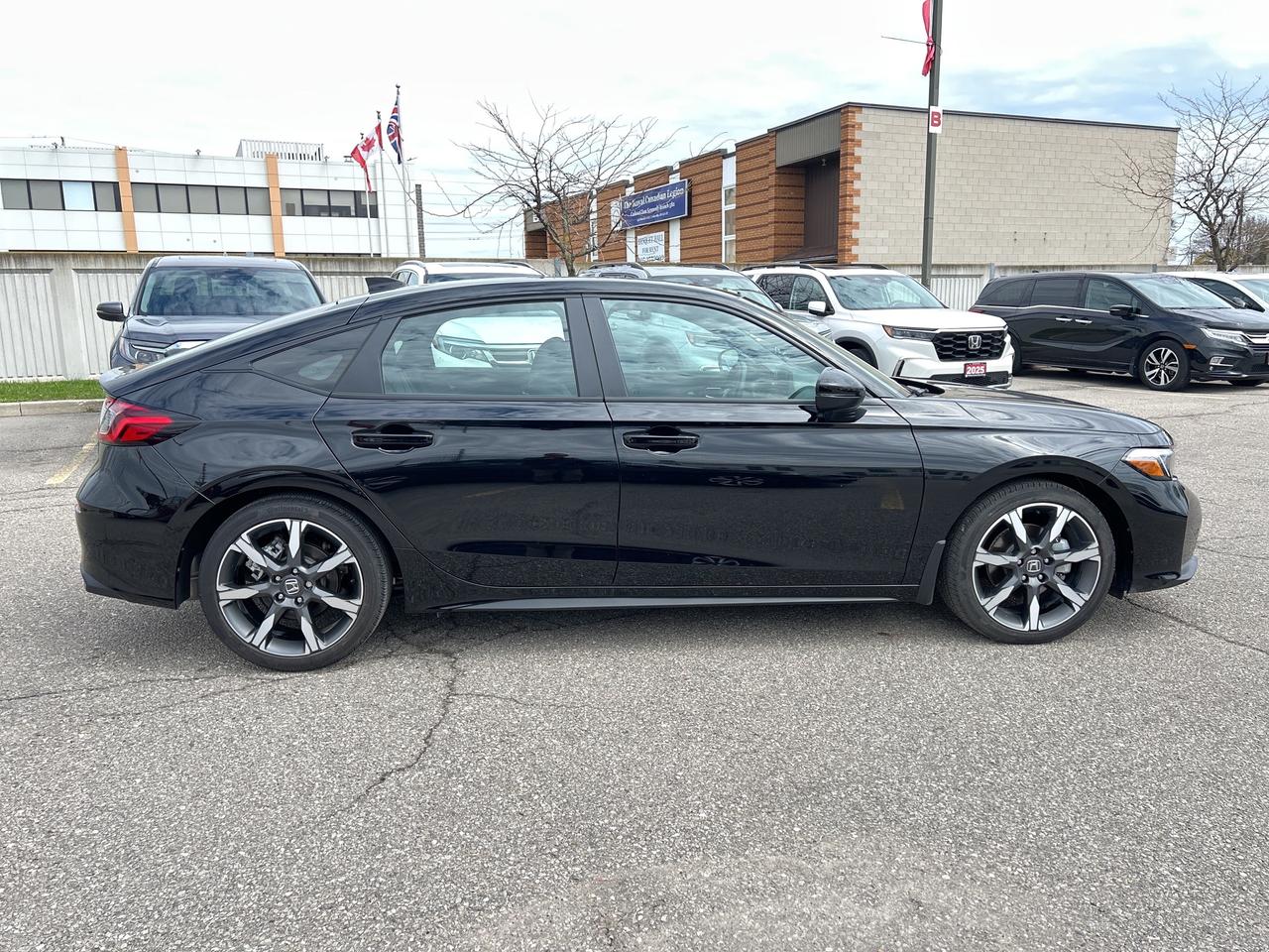 2025 Honda Civic Hatchback Hybrid Sport Touring Photo