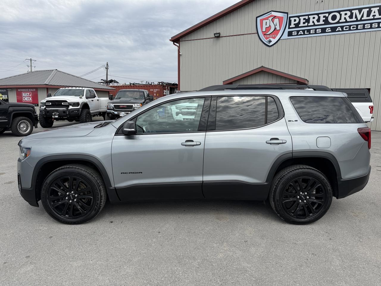 2023 GMC Acadia AWD 4dr SLE Photo3
