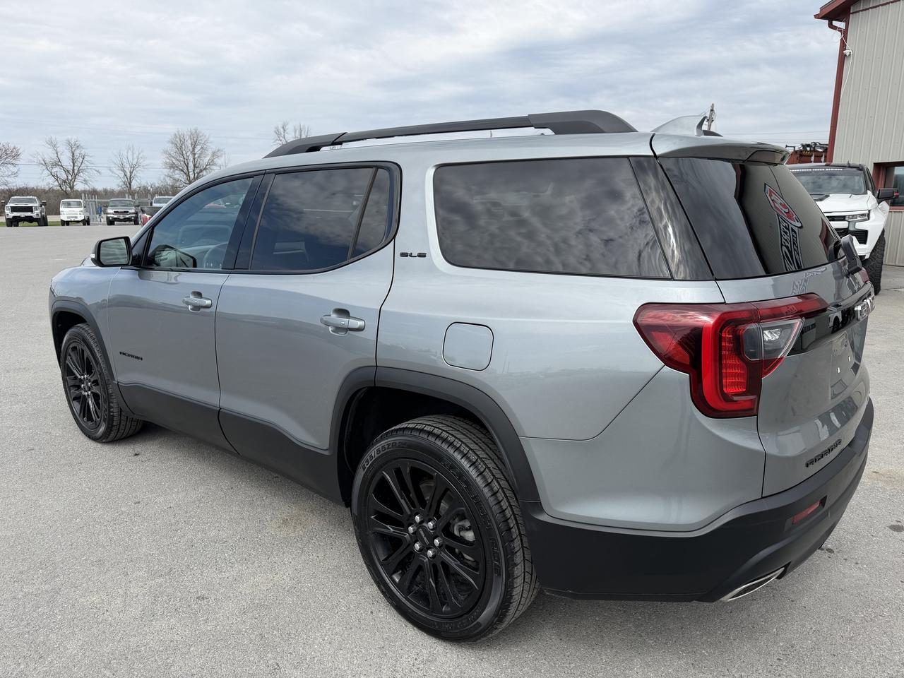 2023 GMC Acadia AWD 4dr SLE Photo4