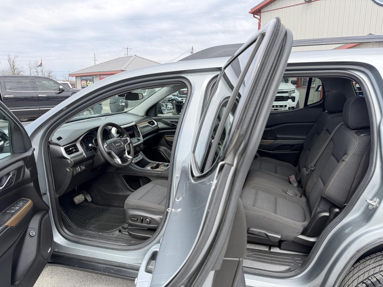 2023 GMC Acadia AWD 4dr SLE Photo