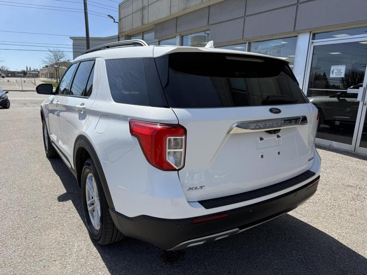2022 Ford Explorer XLT 4WD Photo3
