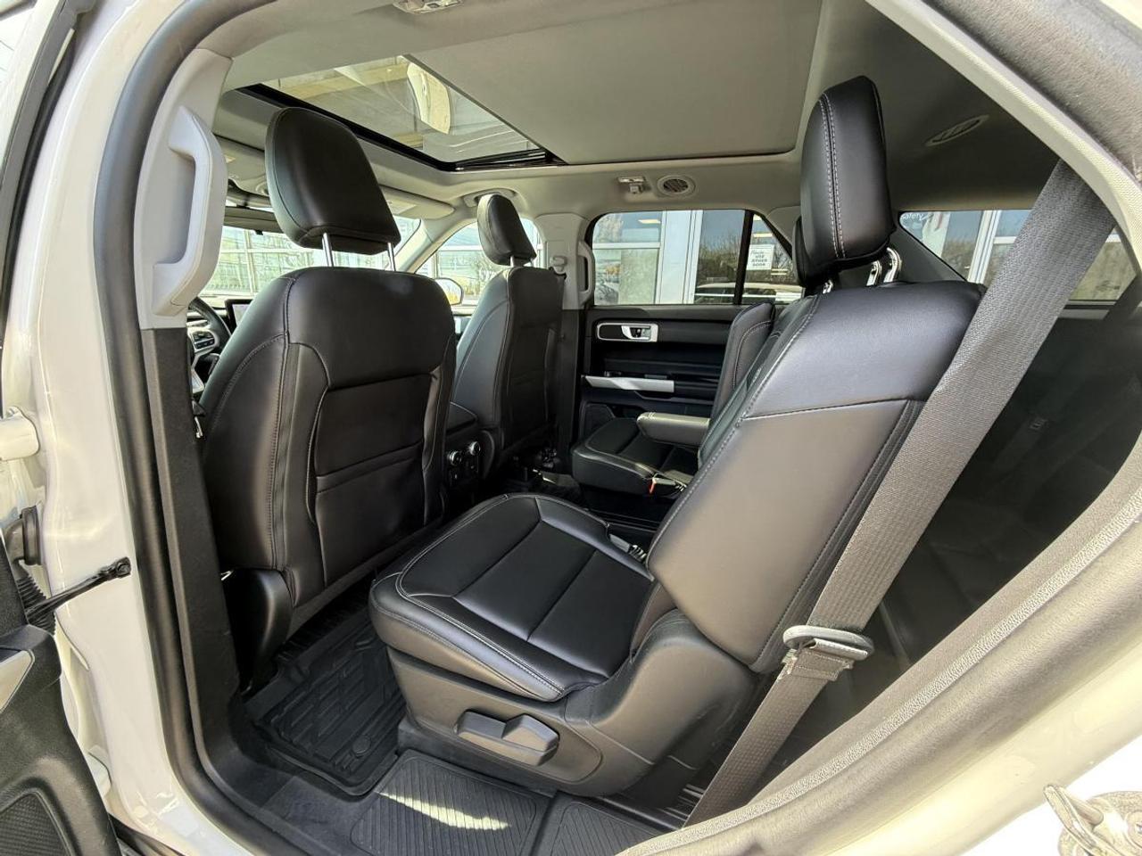 2022 Ford Explorer XLT 4WD Photo