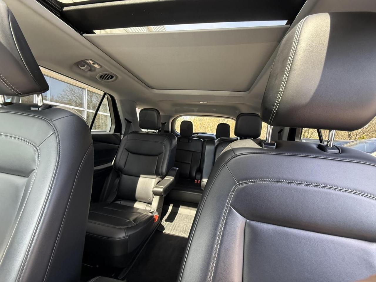 2022 Ford Explorer XLT 4WD Photo