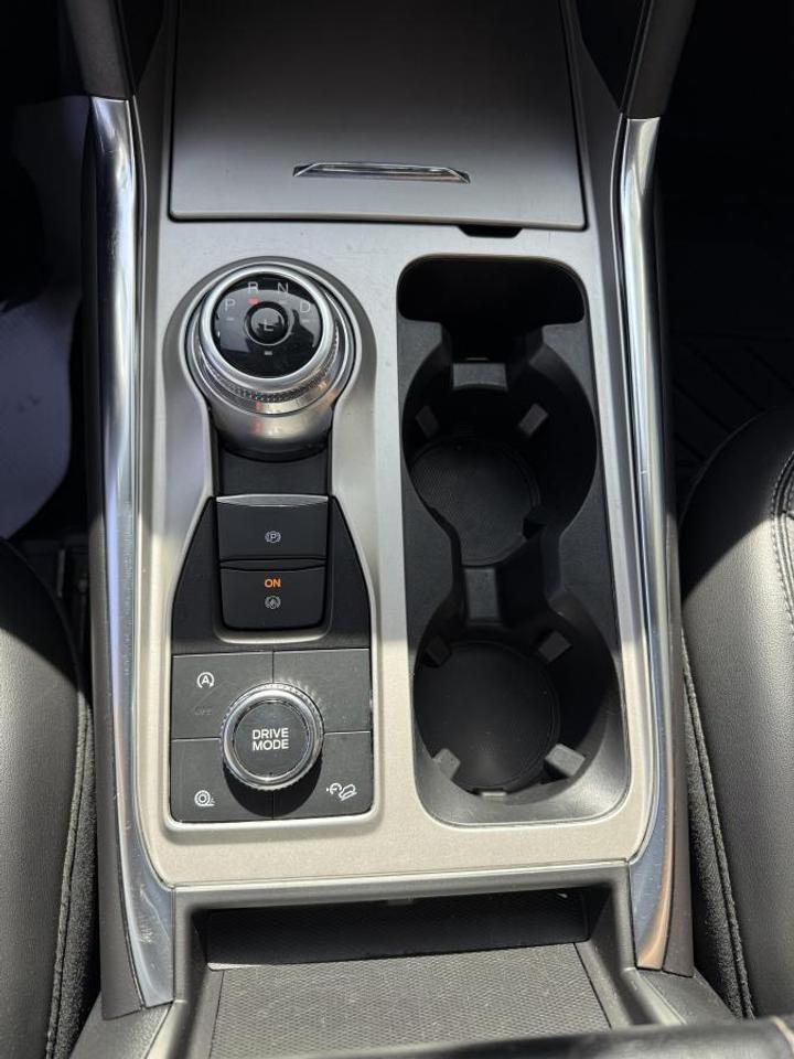 2022 Ford Explorer XLT 4WD Photo