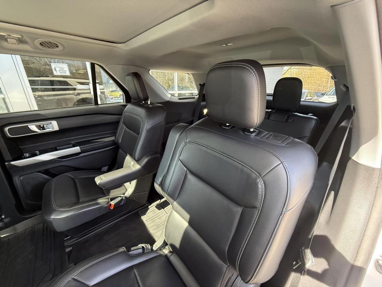 2022 Ford Explorer XLT 4WD Photo