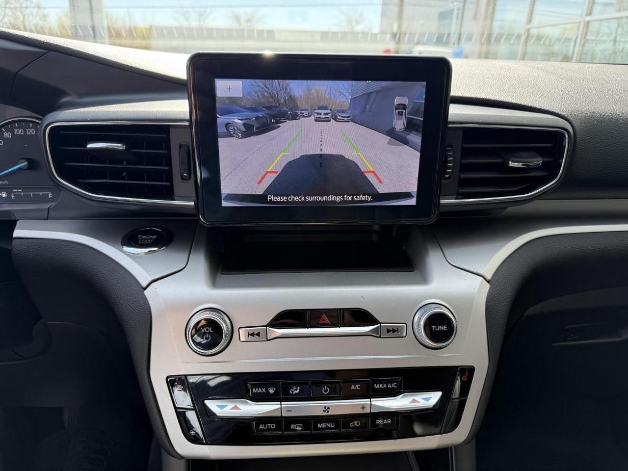 2022 Ford Explorer XLT 4WD Photo
