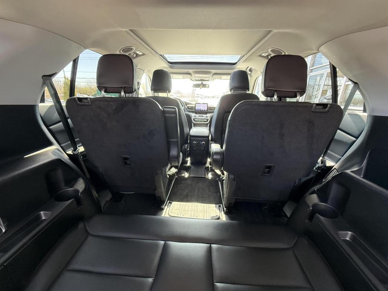 2022 Ford Explorer XLT 4WD Photo