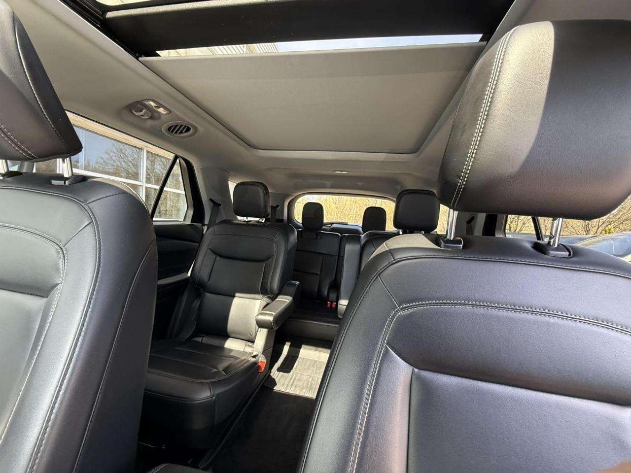 2022 Ford Explorer XLT 4WD Photo