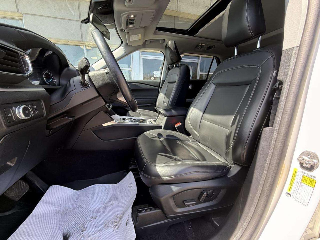 2022 Ford Explorer XLT 4WD Photo