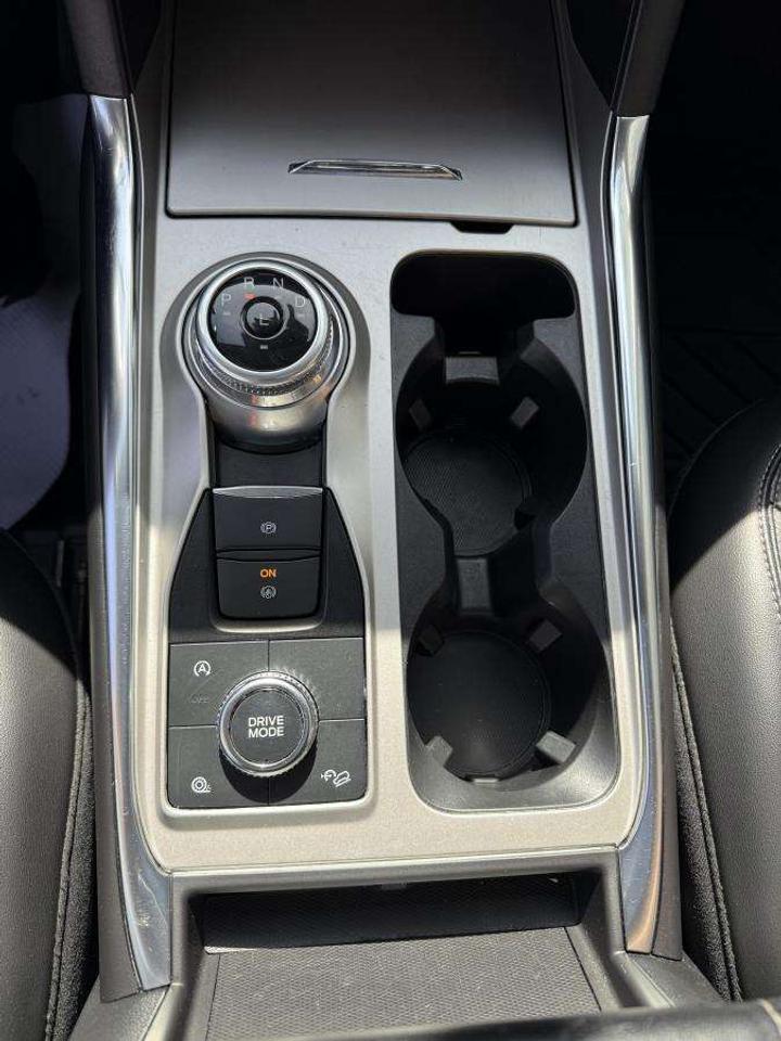 2022 Ford Explorer XLT 4WD Photo