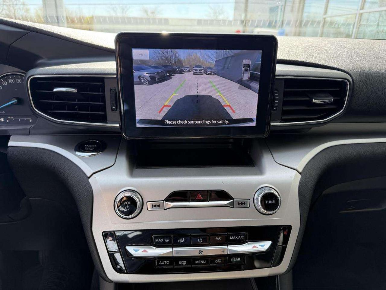 2022 Ford Explorer XLT 4WD Photo