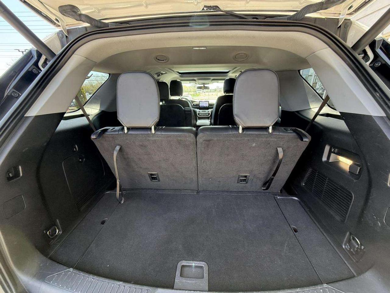 2022 Ford Explorer XLT 4WD Photo