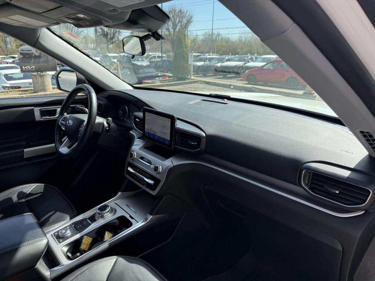 2022 Ford Explorer XLT 4WD Photo