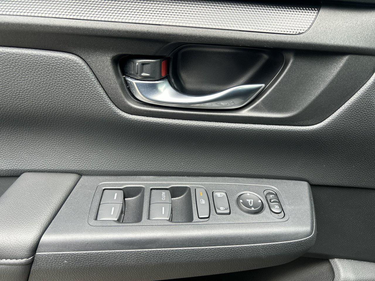 2026 Honda CR-V LX Low Km's Adaptive Cruise Wireless Charging Lane Photo