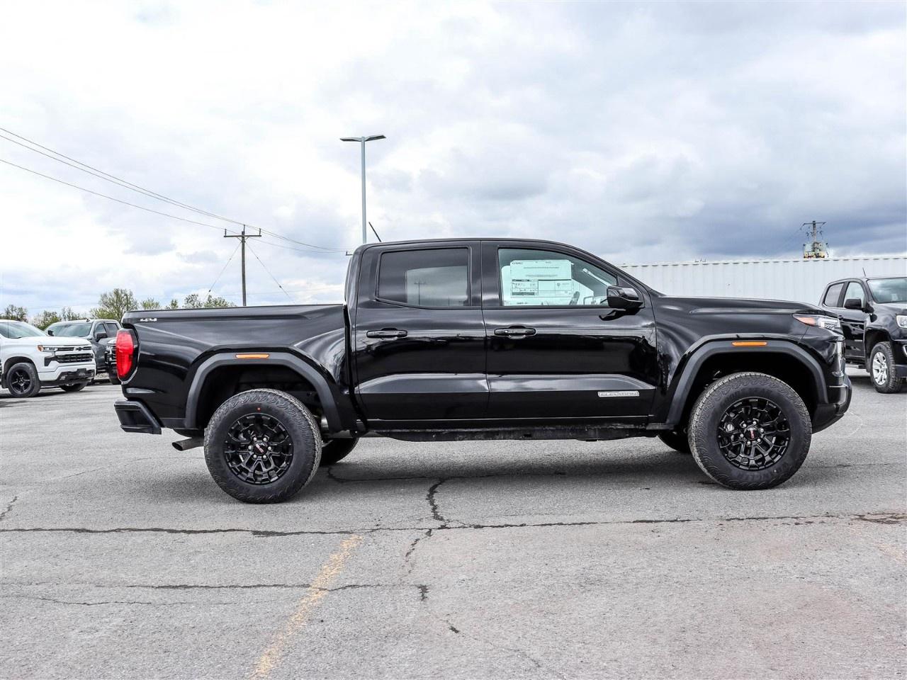 2026 GMC Canyon Crew Cab Short Box 4-Wheel Drive Elevation Photo4