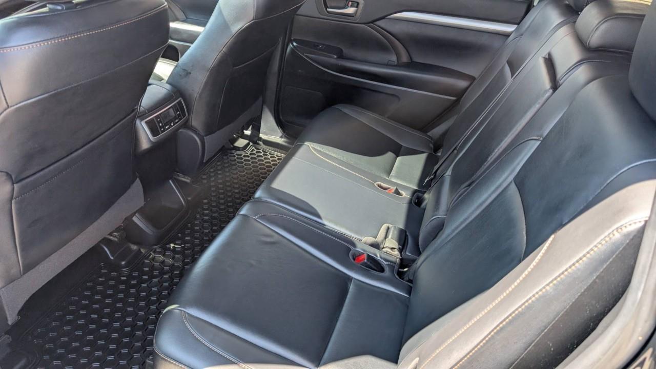 2019 Toyota Highlander XLE 4dr All-wheel Drive Photo