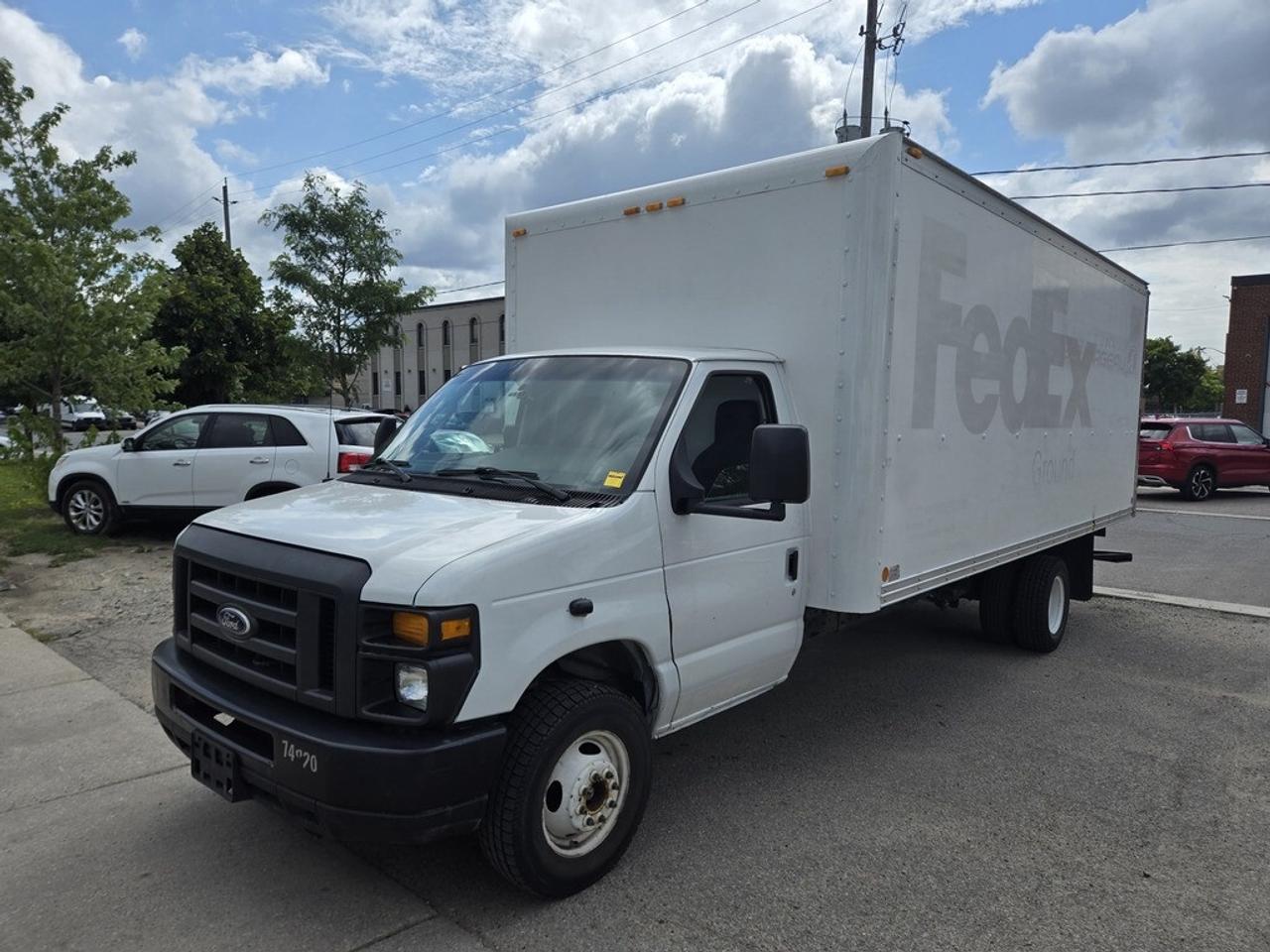 2016 Ford E-450 18Ft Box - Ramp - V8 Gasoline - CERTIFIED Photo