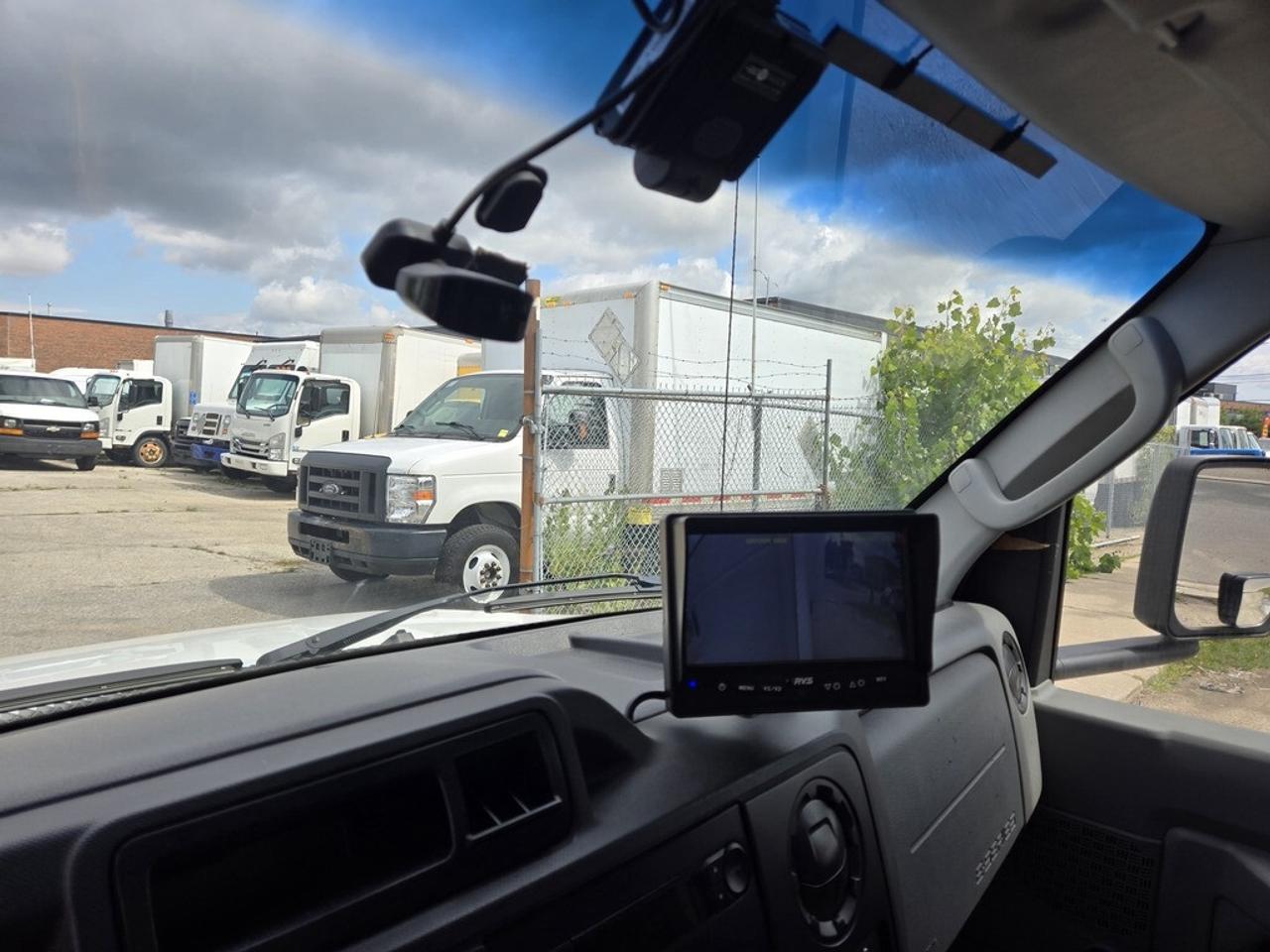 2016 Ford E-450 18Ft Box - Ramp - V8 Gasoline - CERTIFIED Photo