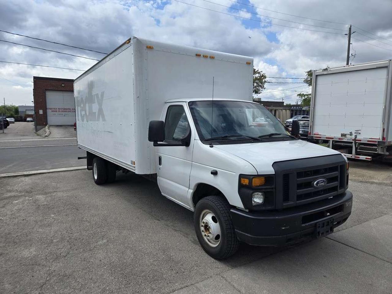 2016 Ford Econoline 18Ft Box - Ramp - V8 Gasoline - - 16CB-C27513 - -None Photo3