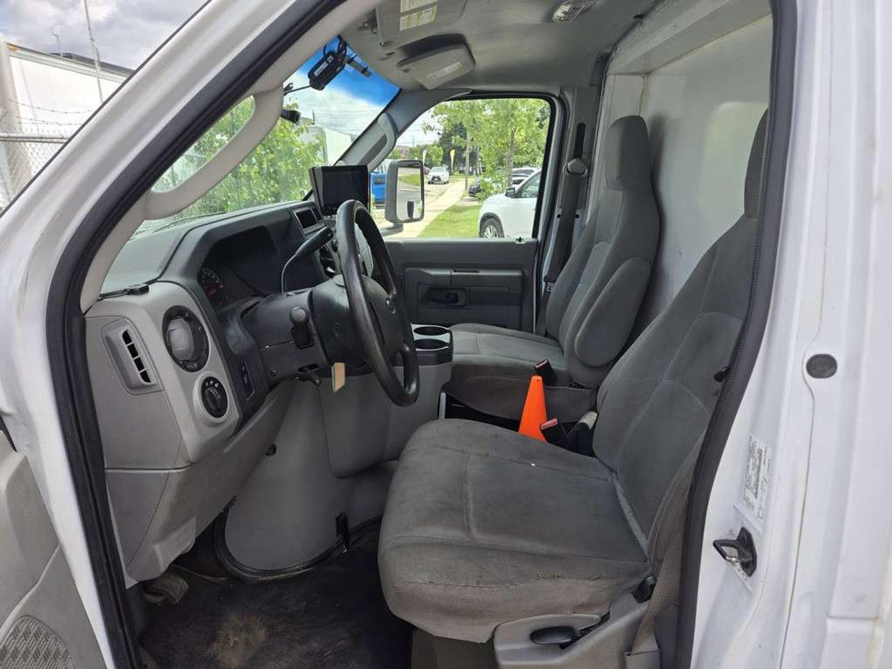 2016 Ford Econoline 18Ft Box - Ramp - V8 Gasoline - - 16CB-C27513 - -None Photo