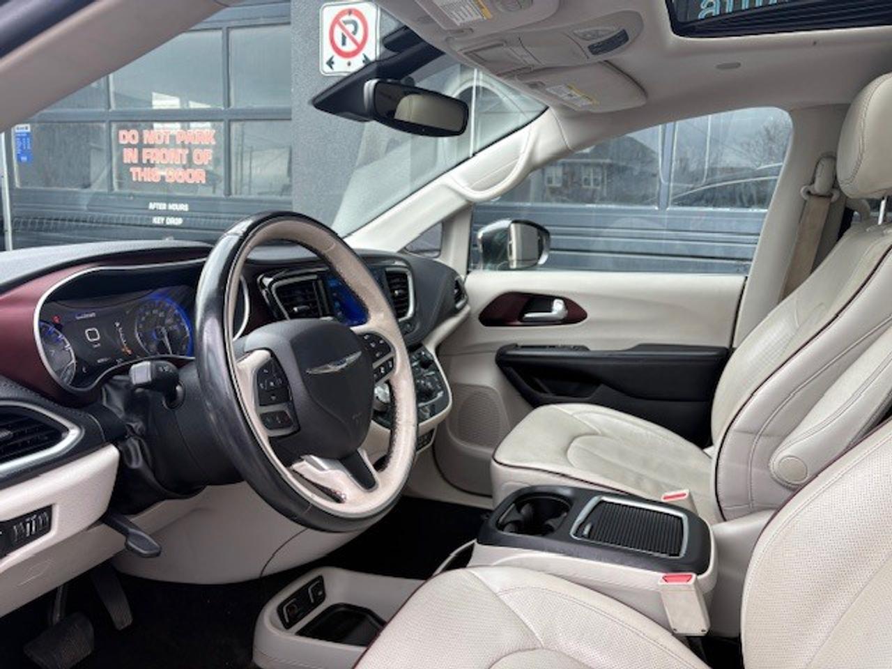 2017 Chrysler Pacifica Limited, PANO ROOF, NAVI, LEATHER, DVD'S, LOADED!! Photo