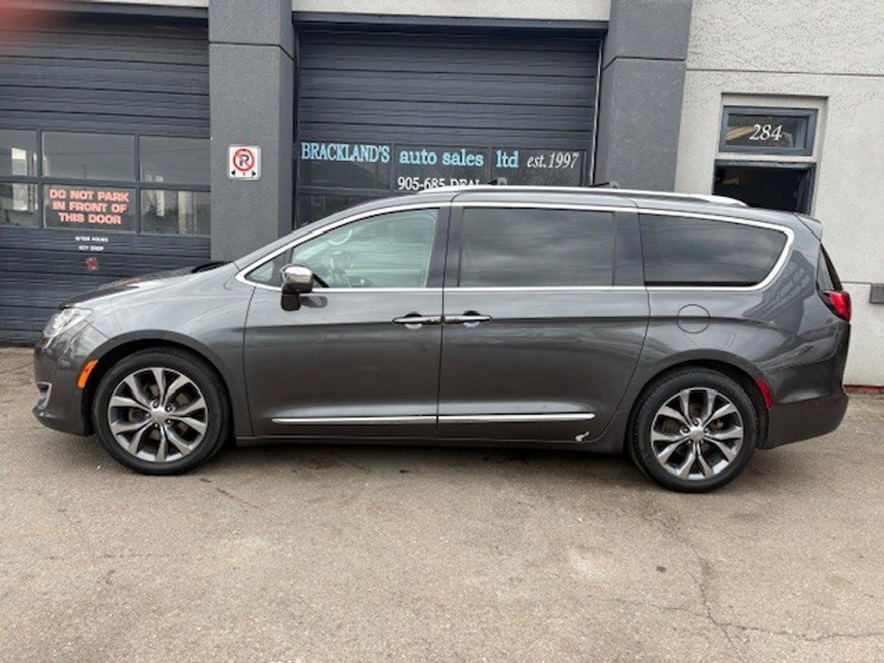 2017 Chrysler Pacifica Limited, PANO ROOF, NAVI, LEATHER, DVD'S, LOADED!! Photo
