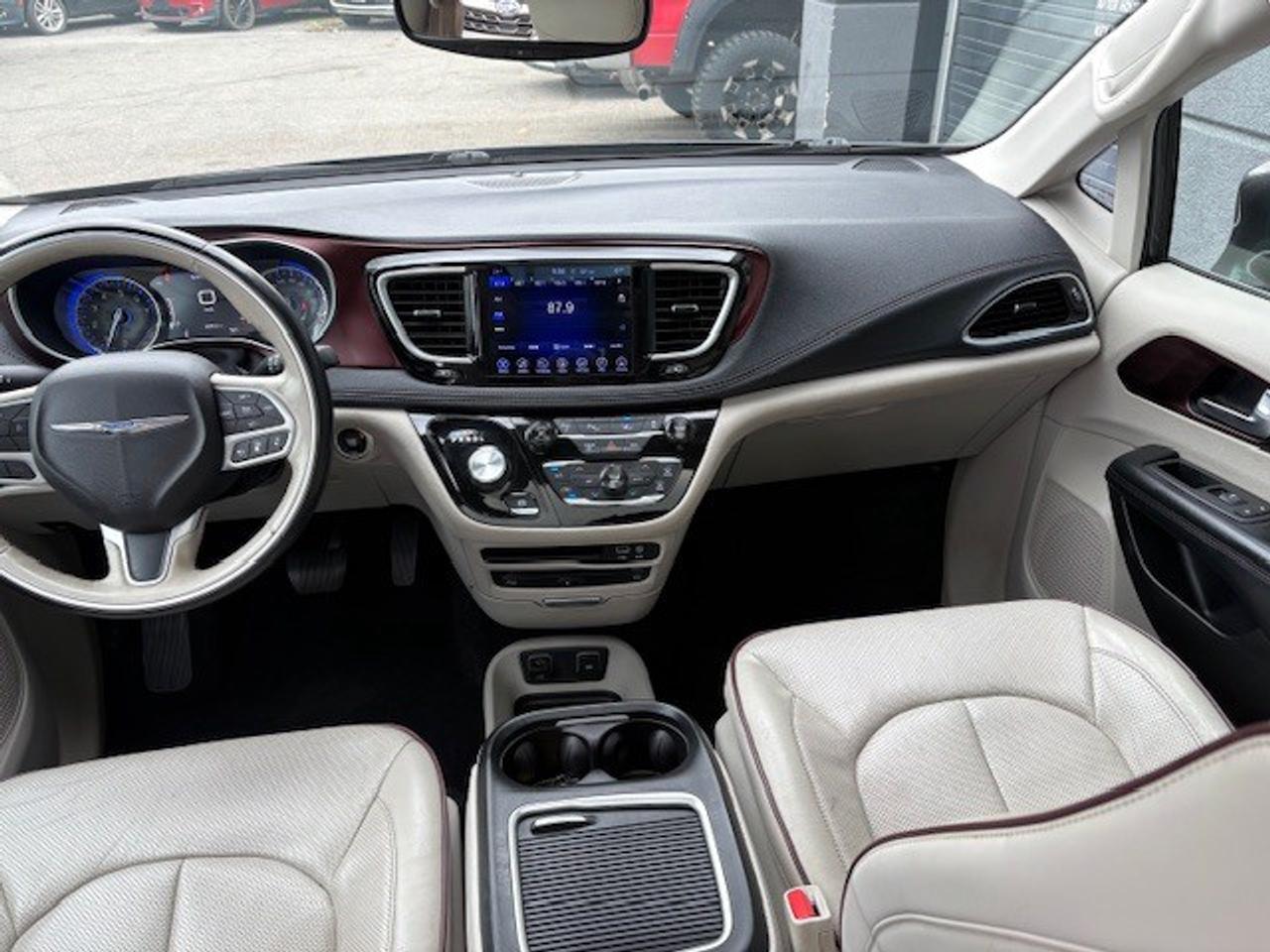 2017 Chrysler Pacifica Limited, PANO ROOF, NAVI, LEATHER, DVD'S, LOADED!! Photo
