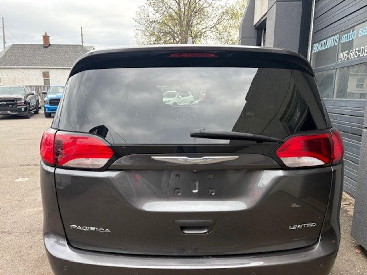 2017 Chrysler Pacifica Limited, PANO ROOF, NAVI, LEATHER, DVD'S, LOADED!! Photo