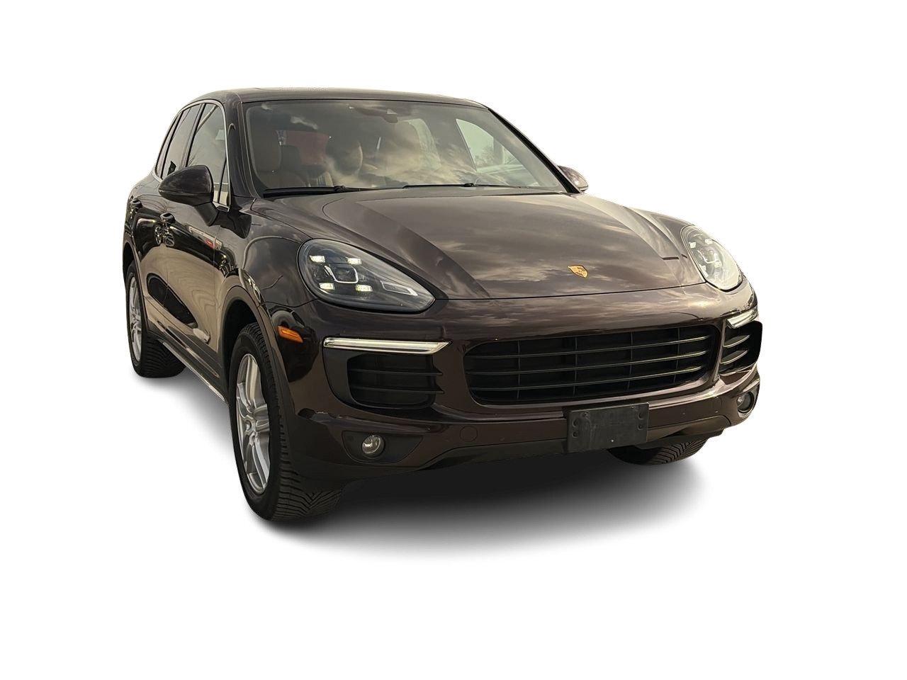 2017 Porsche Cayenne w/ Tip   Premium Plus Photo
