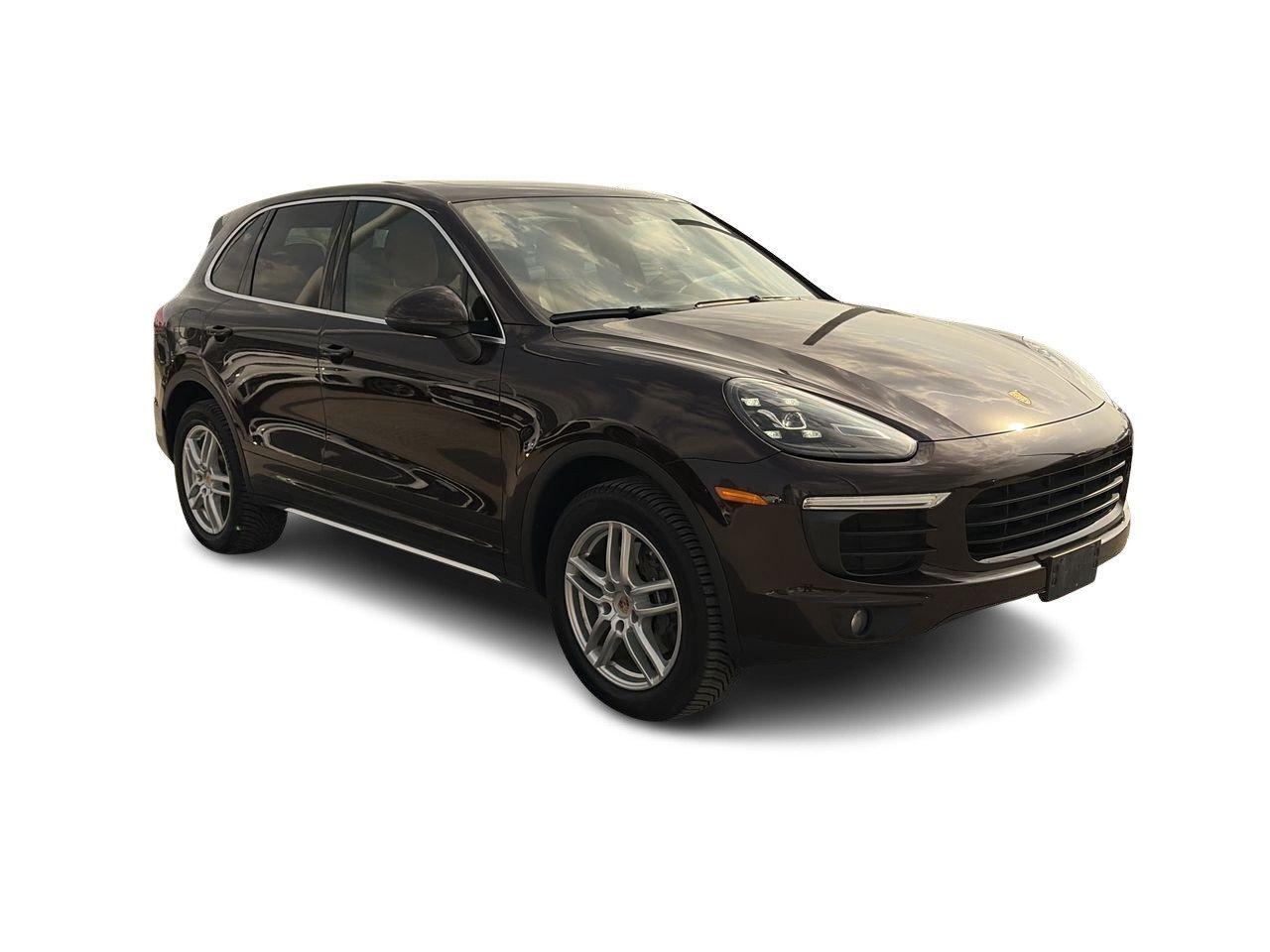 2017 Porsche Cayenne w/ Tip   Premium Plus Photo