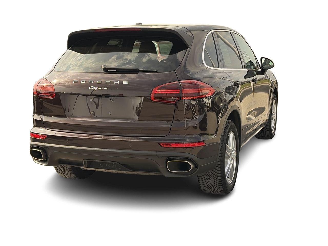 2017 Porsche Cayenne w/ Tip   Premium Plus Photo