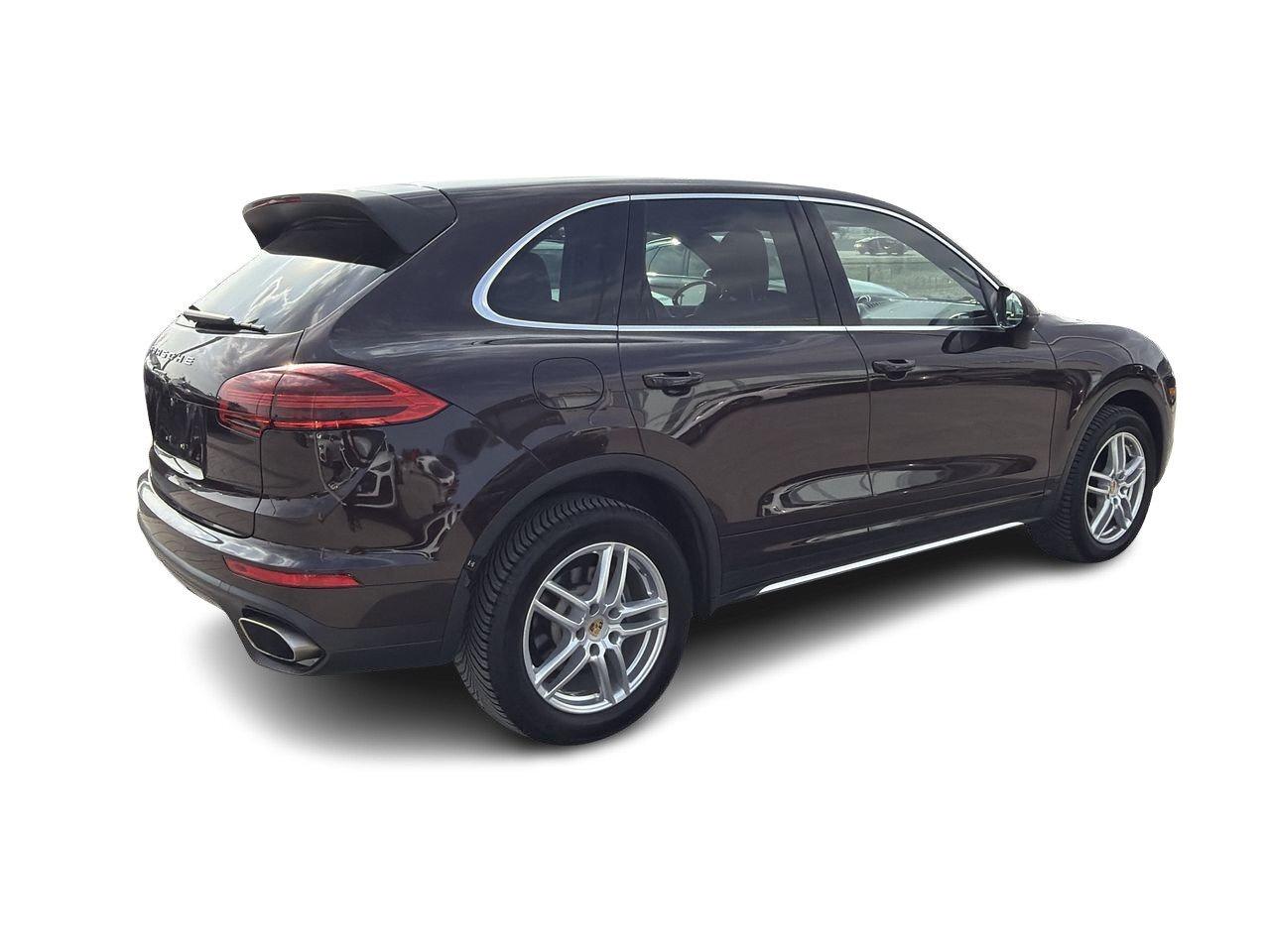 2017 Porsche Cayenne w/ Tip   Premium Plus Photo