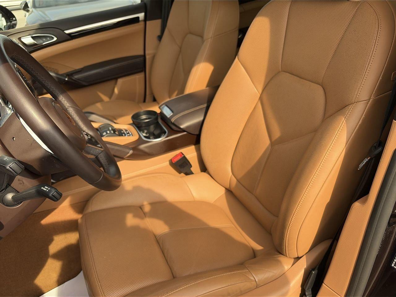2017 Porsche Cayenne w/ Tip   Premium Plus Photo