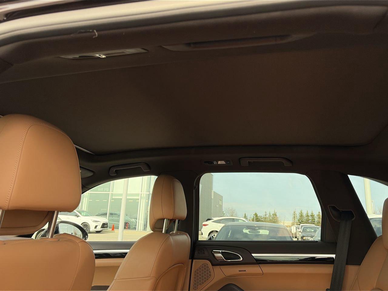 2017 Porsche Cayenne w/ Tip   Premium Plus Photo