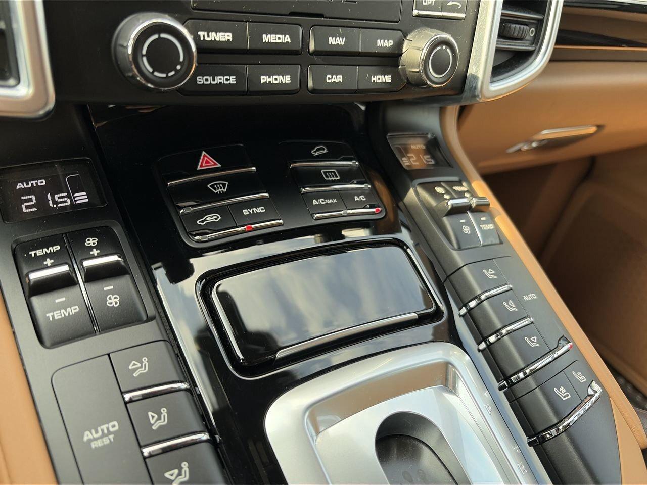 2017 Porsche Cayenne w/ Tip   Premium Plus Photo