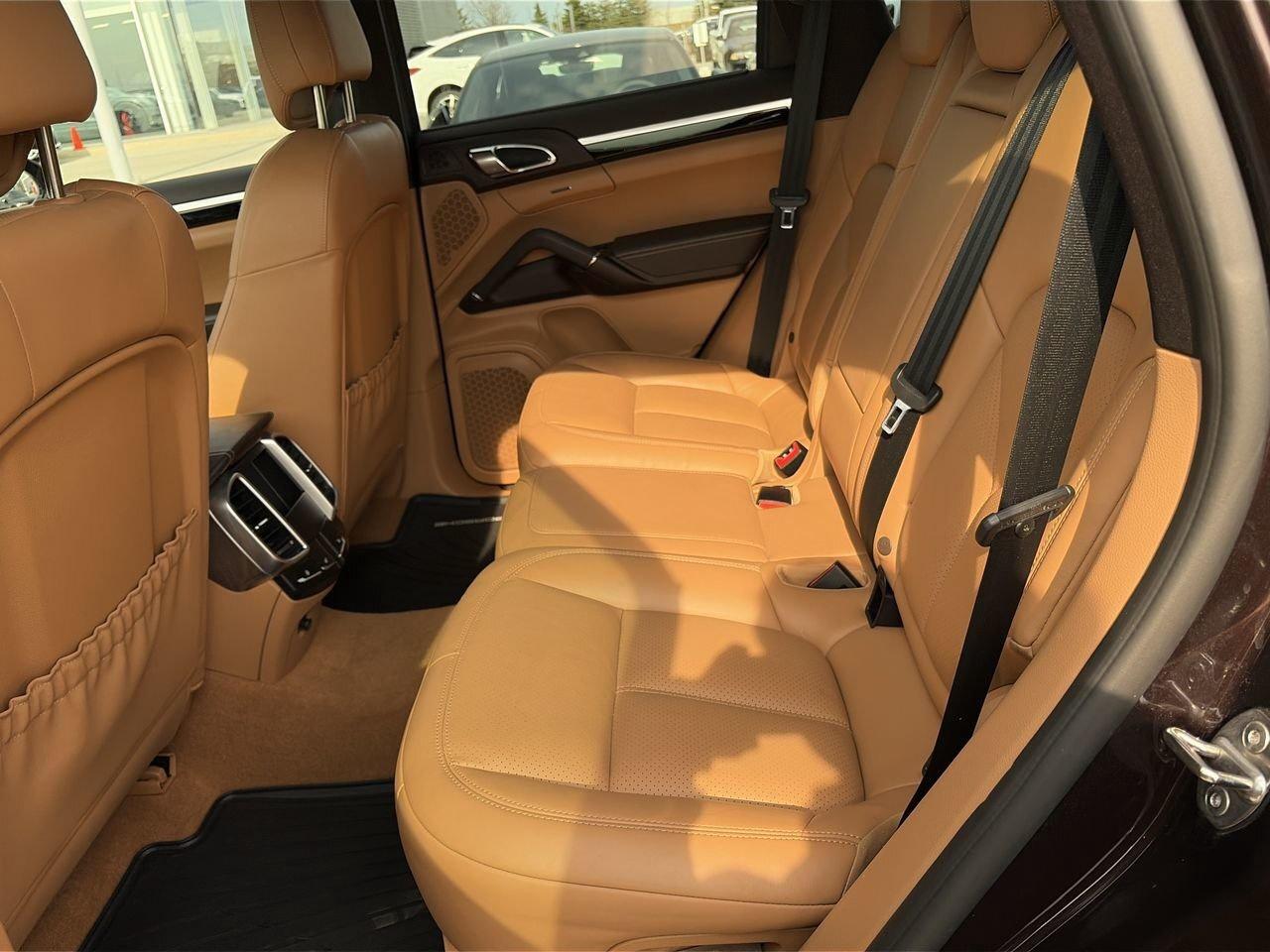 2017 Porsche Cayenne w/ Tip   Premium Plus Photo