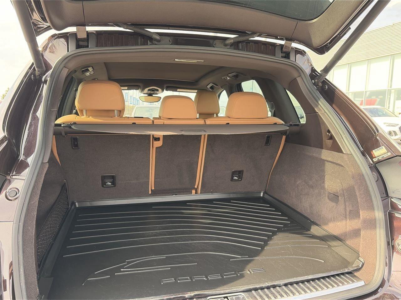 2017 Porsche Cayenne w/ Tip   Premium Plus Photo
