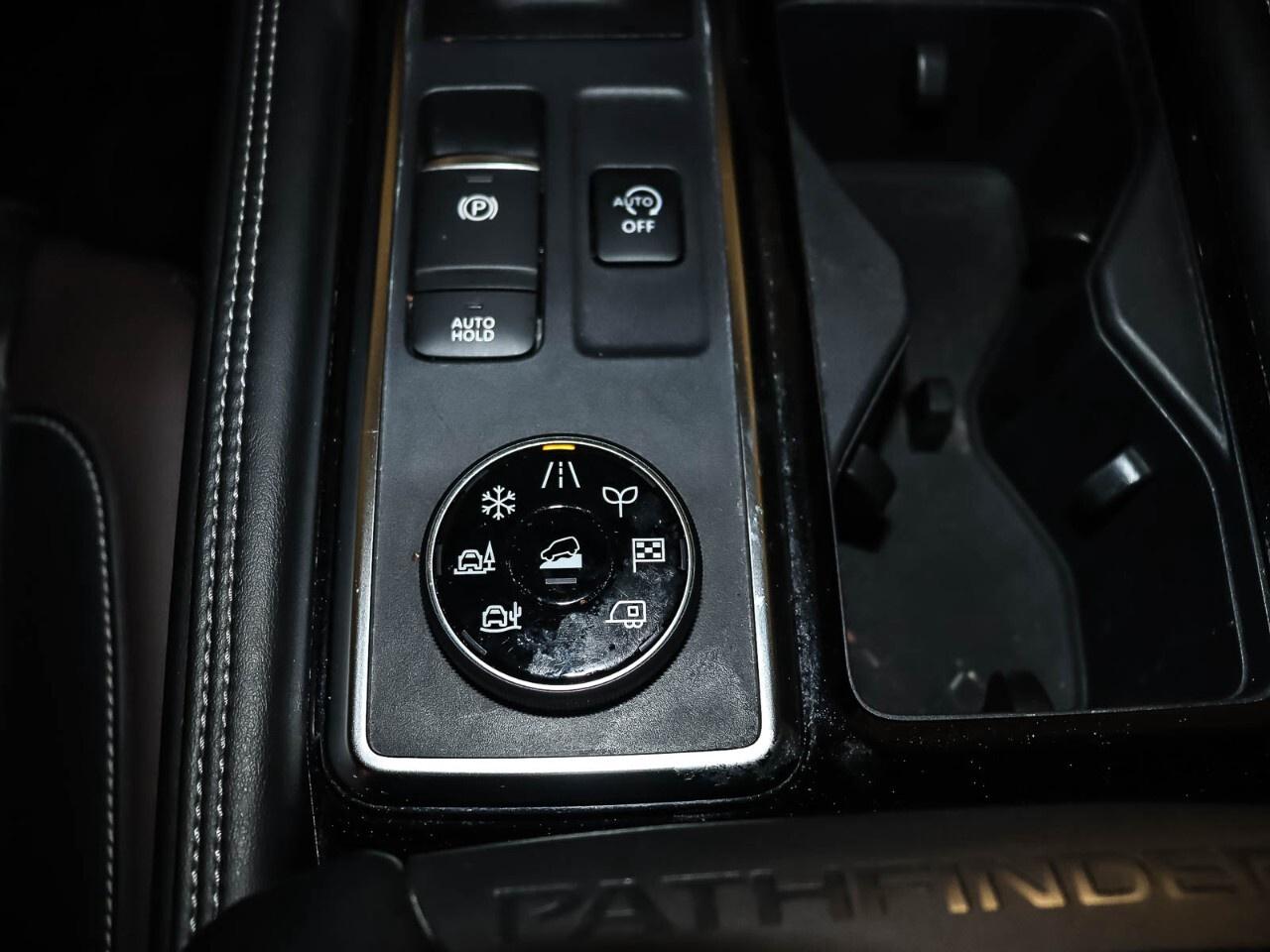 2022 Nissan Pathfinder Platinum 4WD Photo