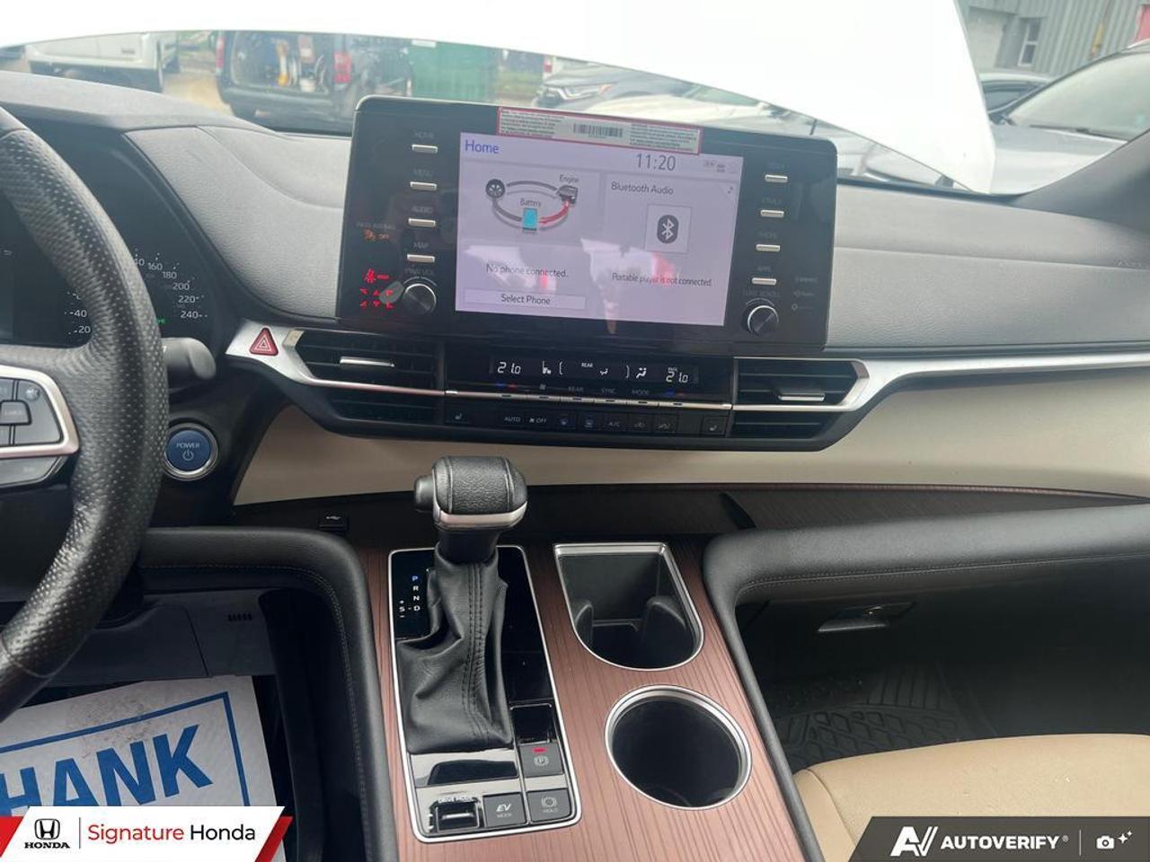 2024 Toyota Sienna XLE Photo