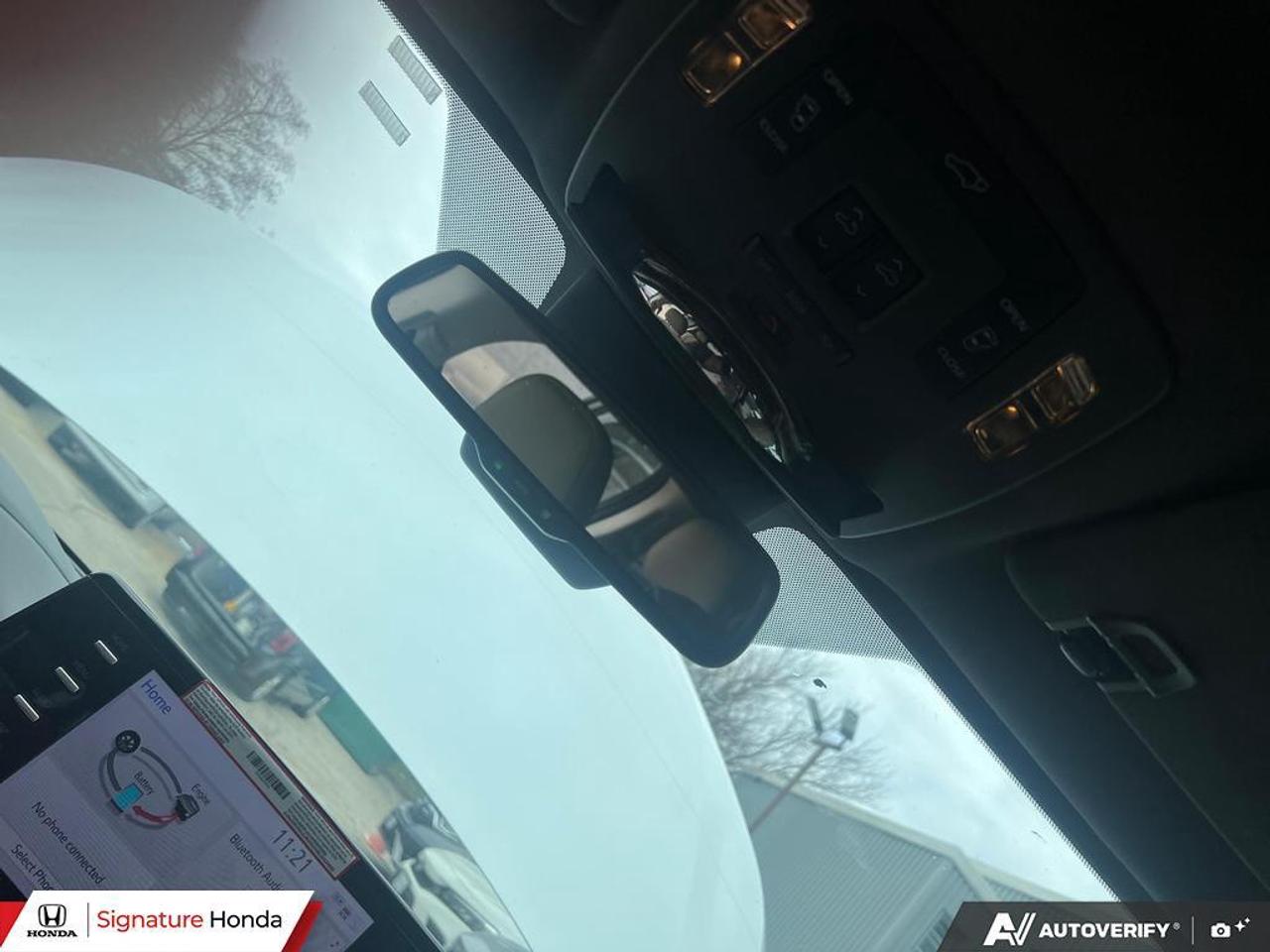 2024 Toyota Sienna XLE Photo