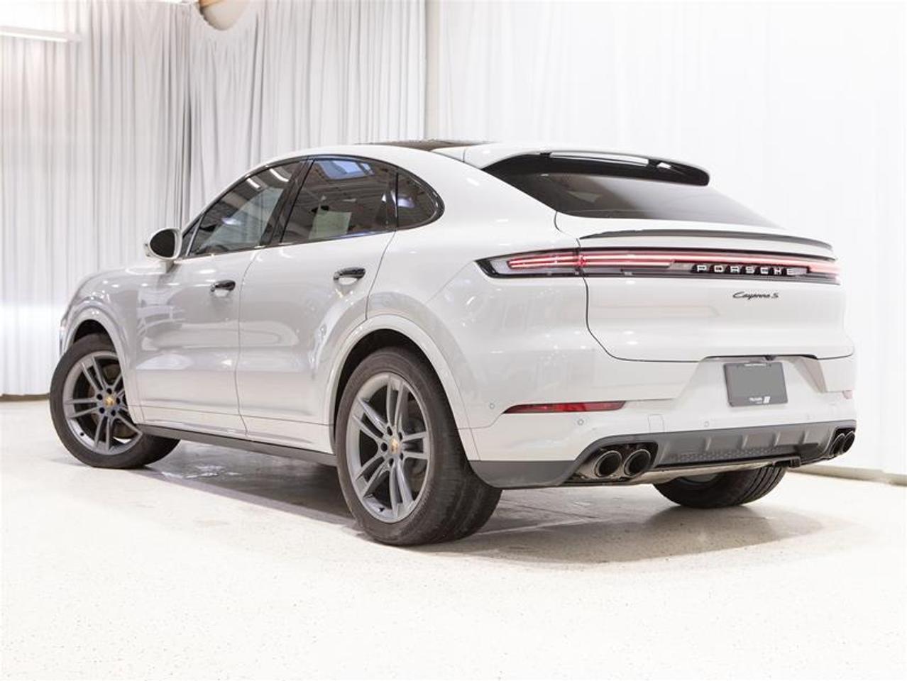 2024 Porsche Cayenne S Coupe AWD Photo2