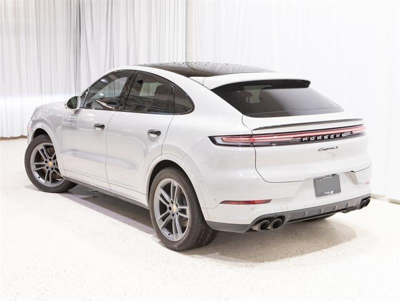2024 Porsche Cayenne S Coupe AWD Photo3