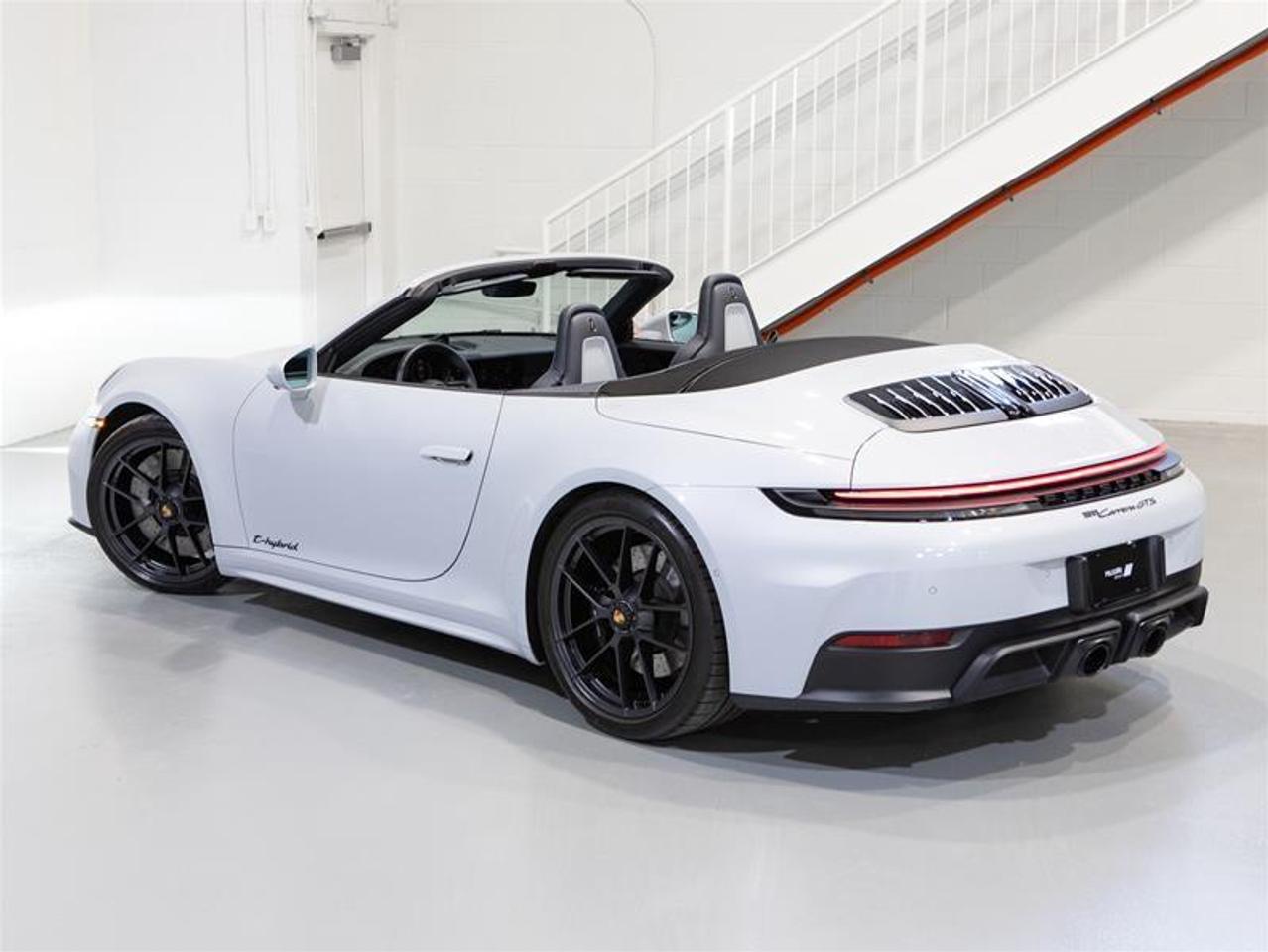 2025 Porsche 911 Carrera GTS CABRIOLET Photo3